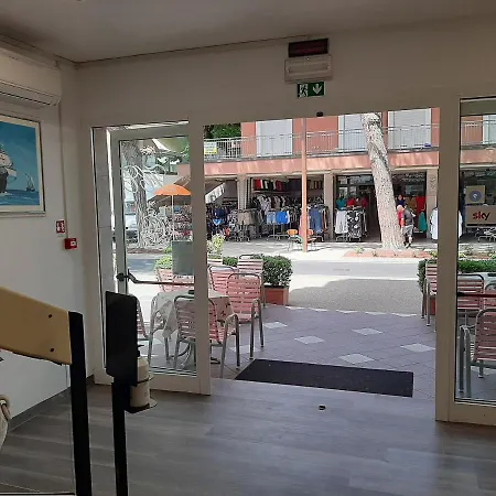 卡拉维拉酒店 2*