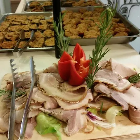 卡拉维拉酒店 2* 里乔内